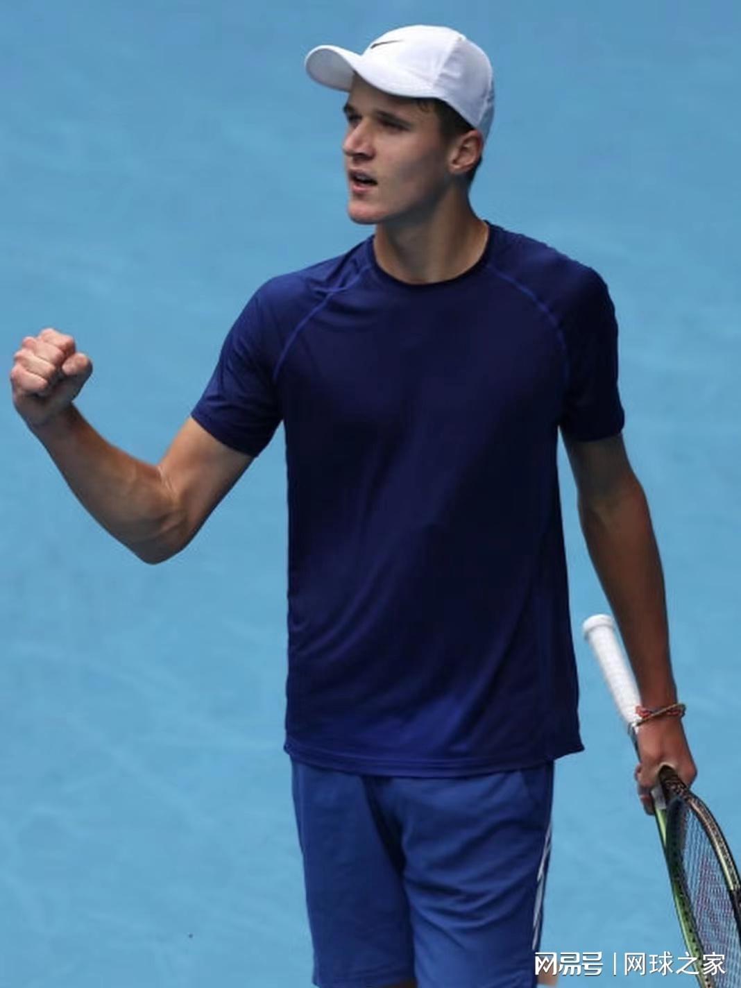 U球体育官方网站-2025两新科巡回赛冠军，上周巡回赛逞英豪，证明自己绝非流星